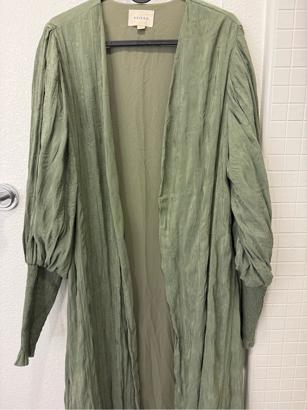 VEILED Deena Open Abaya Sage Textured Satin Smocked Sleeve Size S